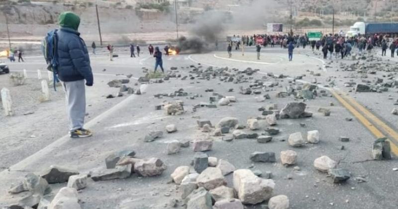 Organismos de DDHH avalan la violencia y bloqueos de manifestantes