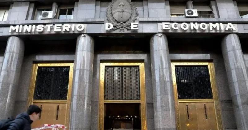 El Ministerio de Economiacutea sorteoacute un nuevo vencimiento de la deuda 