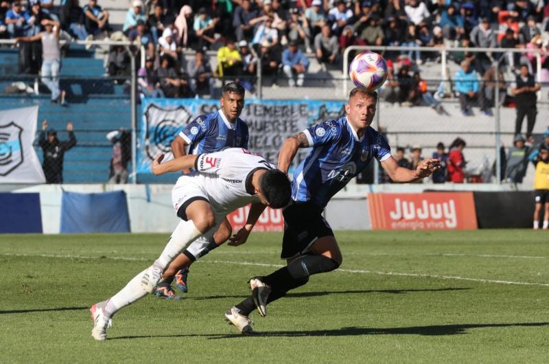 Gimnasia recibioacute otro duro golpe ante Estudiantes de Buenos Aires
