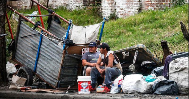 Una familia necesitoacute 232427 mensuales para no ser pobre