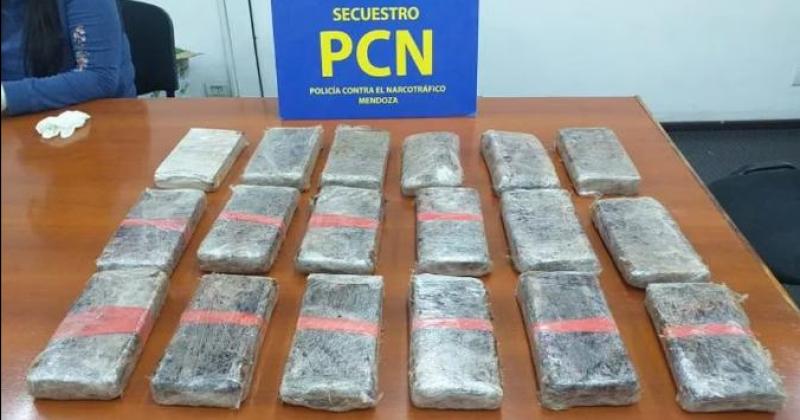 Secuestran 20 kilos de cocaiacutena y detienen a seis miembros de banda narco 