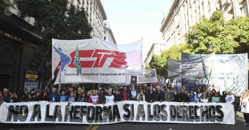 Marcharon en la CABA contra la represioacuten en Jujuy y por la Noche del Apagoacuten