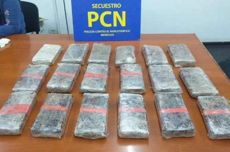 Secuestran 20 kilos de cocaiacutena y detienen a seis miembros de banda narco 