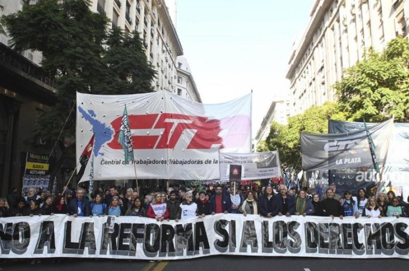 Marcharon en la CABA contra la represioacuten en Jujuy y por la Noche del Apagoacuten