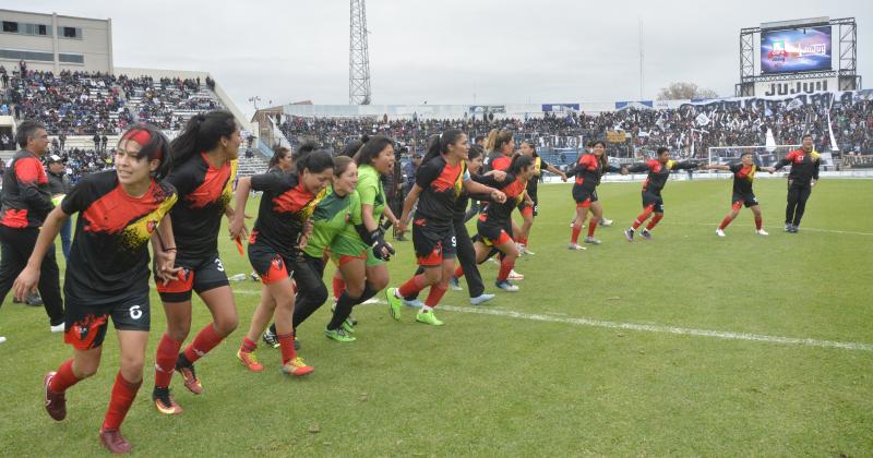 Ganaron Las Canarias de Palermo a las Lobitas y Zapla a Tallerers y son los campeones