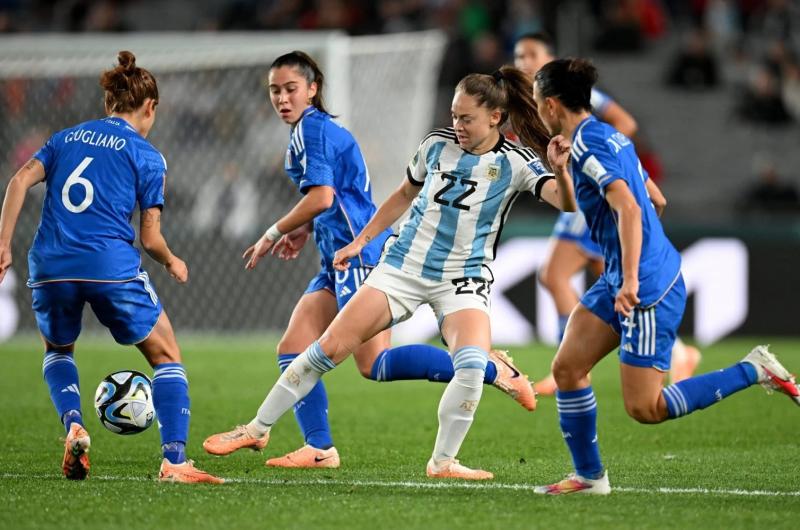 La Seleccioacuten argentina no pudo con Italia y perdioacute 1 a 0 en el debut