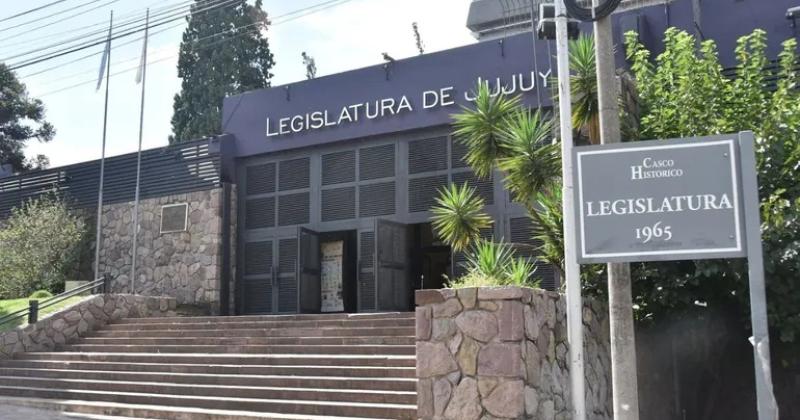 La Legislatura trata una ley que ratifica la propiedad de las tierras de comunidades