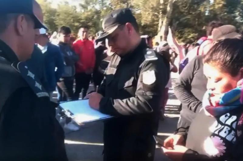 Crece la indignacioacuten por las contravenciones a dirigentes sociales