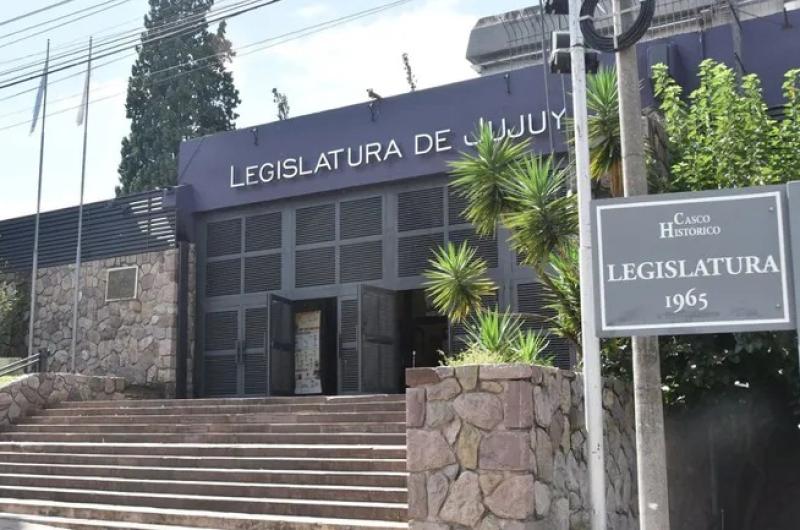La Legislatura trata una ley que ratifica la propiedad de las tierras de comunidades