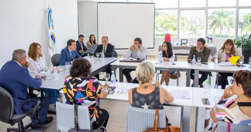 Gremios de educacioacuten seraacuten losprimeros citados para la paritaria  