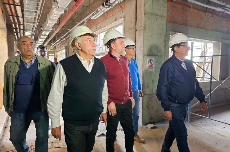 Recorrida por la obra del nuevo hospital regional en Libertador