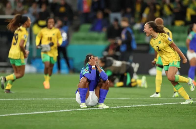 Brasil no pudo con Jamaica y se marchoacute eliminado 