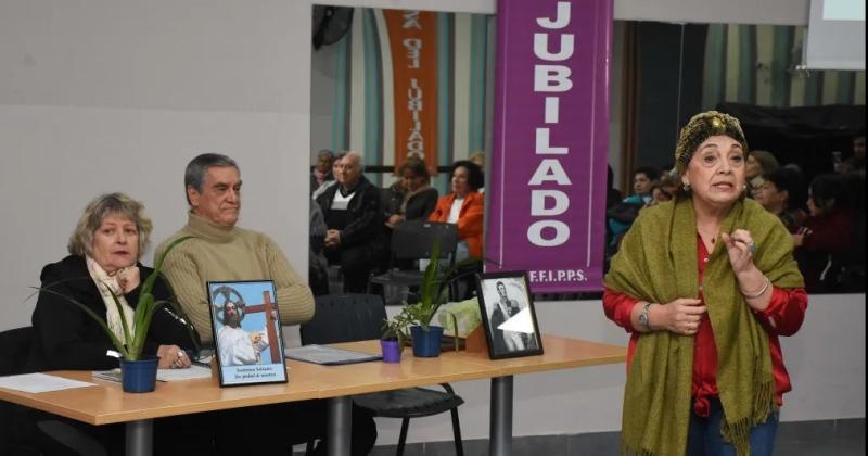 Encuentro de Poesiacutea y Canto de los jubilados