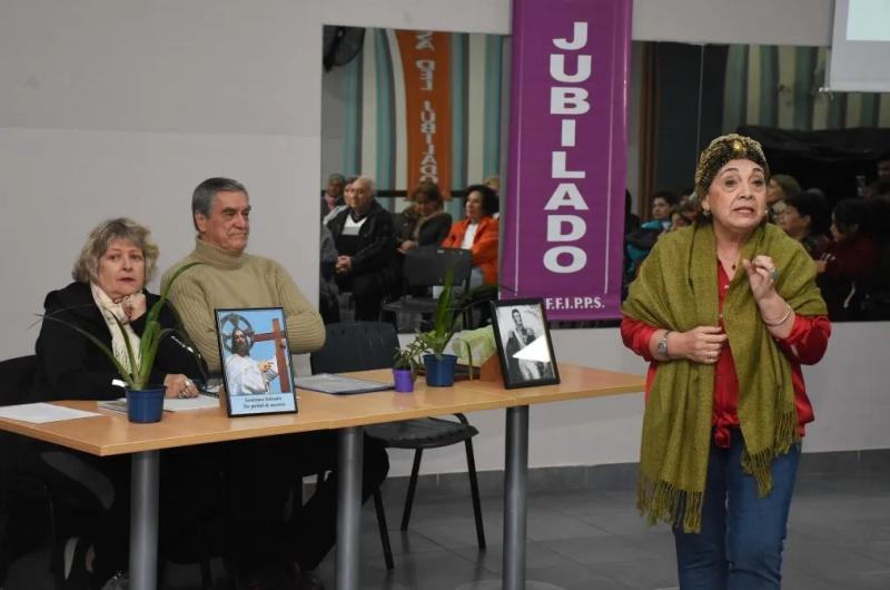 Encuentro de Poesiacutea y Canto de los jubilados