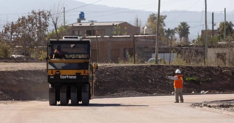 La pista de atletismo  en la Ciudad Deportiva seraacute uacutenica en el NOA