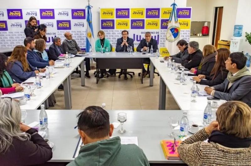 Docentes- ofrecen un baacutesico gradual que llega a 100000