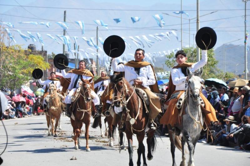El desfile por el 211ordm aniversario del Eacutexodo Jujentildeo se haraacute en Alto Comedero