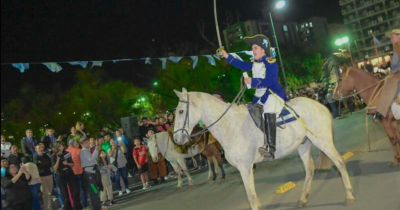 Una multitud acompantildeoacute la marcha evocativa del Eacutexodo