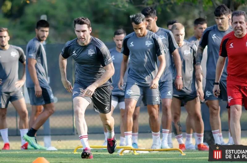 Estudiantes quiere dar el primer paso a semifinales en su visita a Corinthians