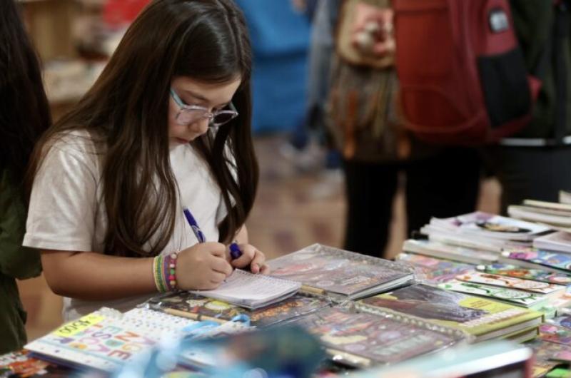  Uacuteltima jornada para disfrutar de la Feria del Libro en su edicioacuten 2023