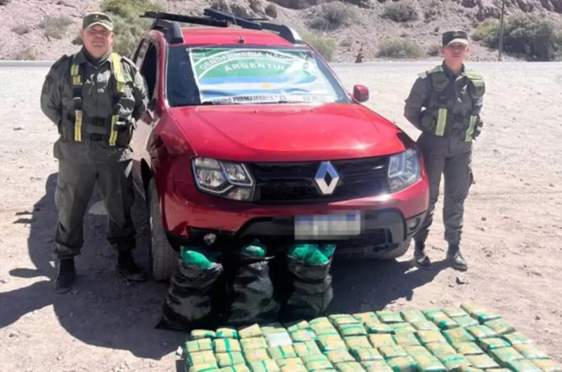  Transportaba 43 kilos de hojas de coca en estado natural y fue demorada