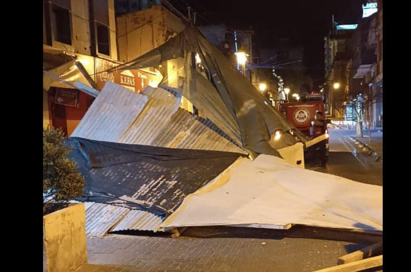 Alerta por incendios y el viento norte trajo voladura de techos y cortes de luz