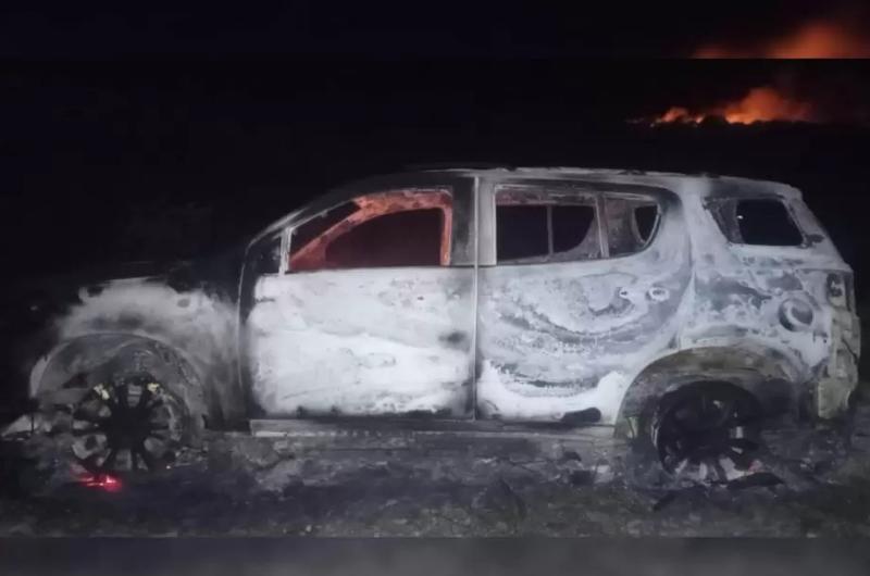 Una camioneta se incendioacute y ocasionoacute la quema de pastizales