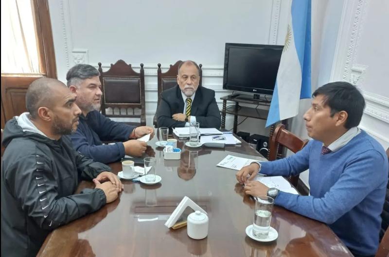 Gremialistas de ATE se reunieron con el ministro Aacutelvarez Garciacutea  