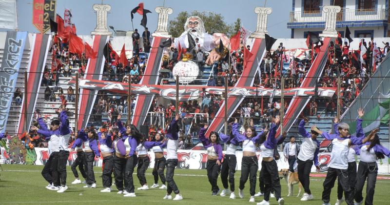 Despliegue de alegriacutea en los Saacutebados Estudiantiles 