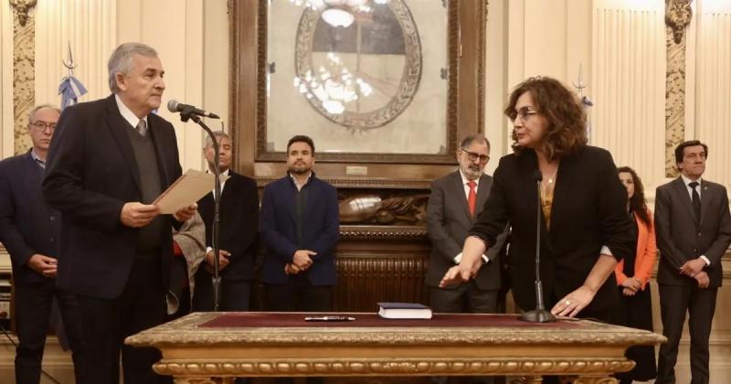 Morales tomoacute juramento a nuevos funcionarios del Ministerio de Educacioacuten