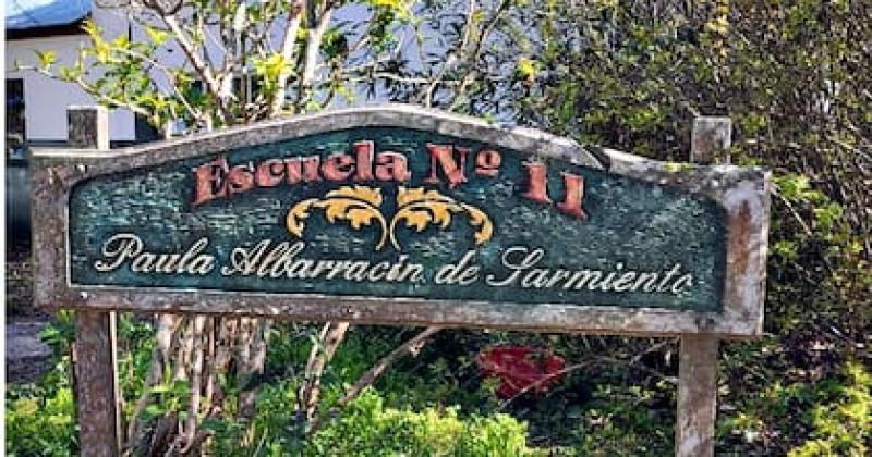 Un alumno de 14 antildeos atacoacute con un machete a una profesora y a una compantildeera