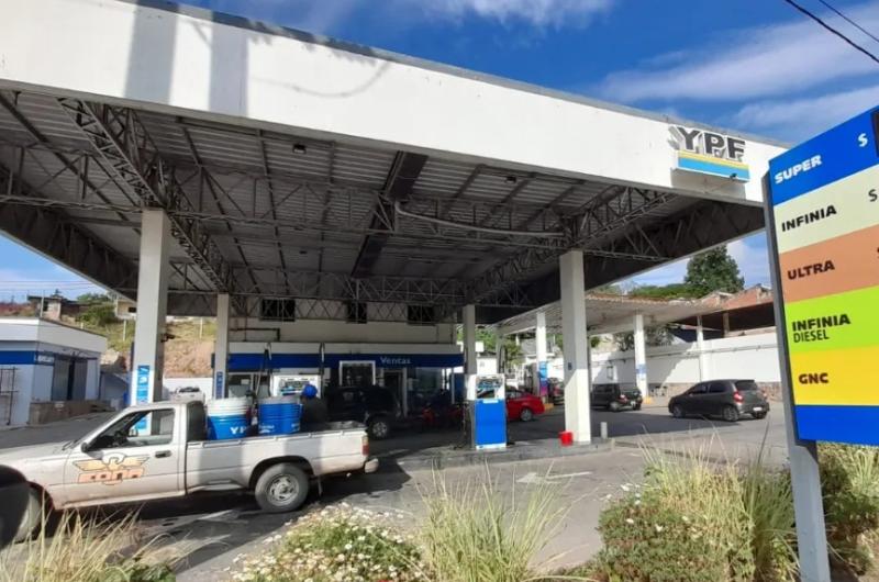 Estaciones de servicios de Jujuy tambieacuten con dificultades para el bono