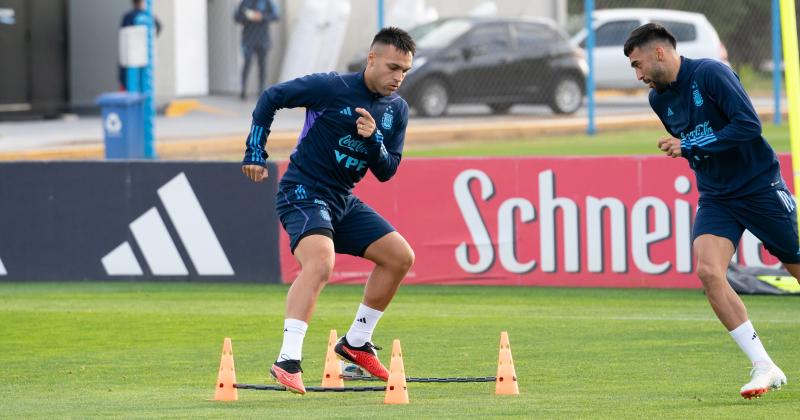 Sin Messi en el campo Scaloni define el equipo para enfrentar a Ecuador