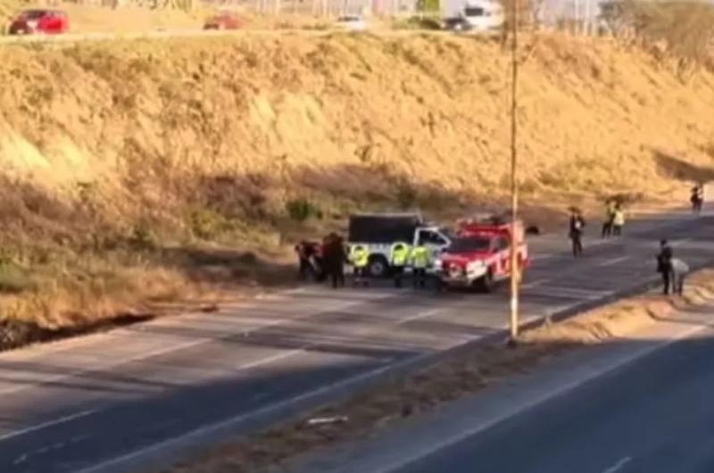 Un motociclista murioacute tras ser impactado por una camioneta