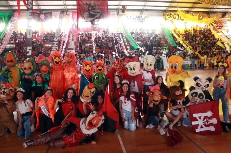 Cierre de los saacutebados estudiantiles y eleccioacuten de la reina departamental de Palpalaacute