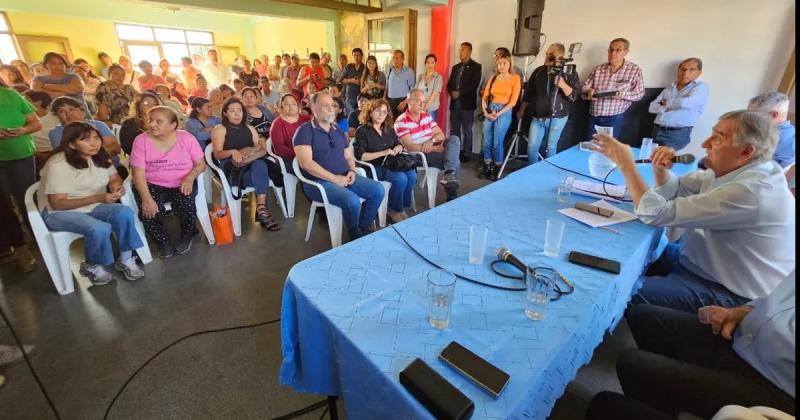 El Gobernador abordoacute el megaplan de urbanizacioacuten en el barrio San Martiacuten