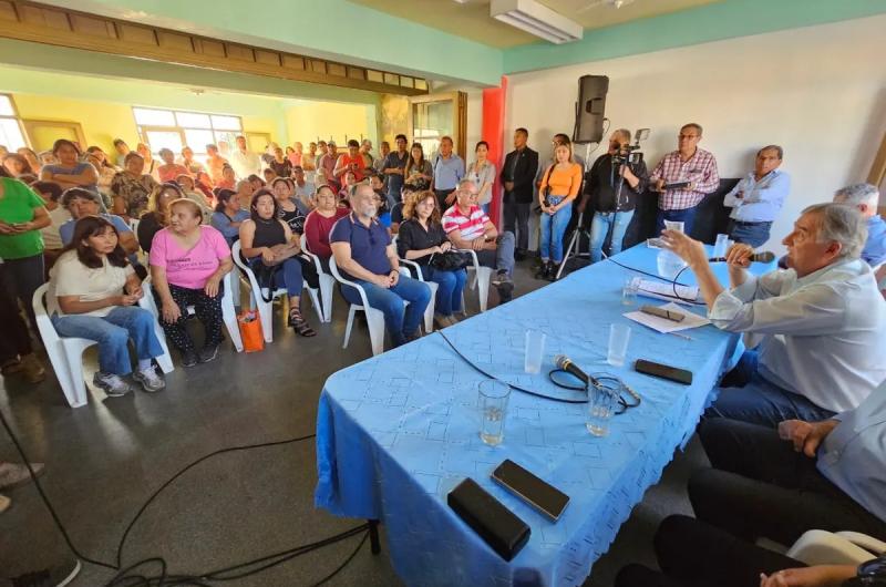 El Gobernador abordoacute el megaplan de urbanizacioacuten en el barrio San Martiacuten