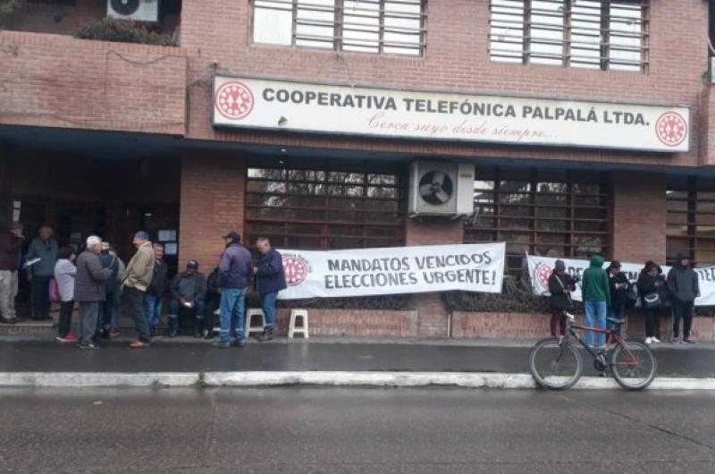 Trabajadores de la Cooperativa telefoacutenica en estado de alerta