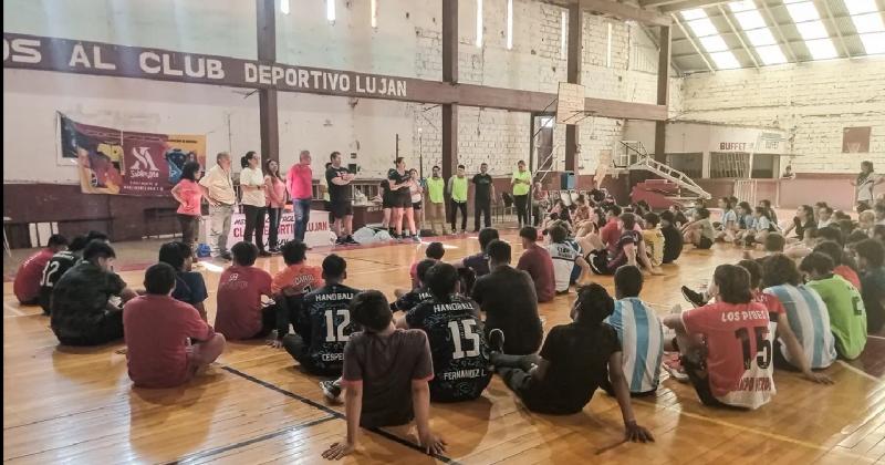 Se realizoacute una jornada de capacitacioacuten en Deportivo Lujaacuten