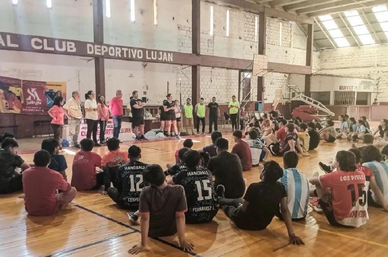 Se realizoacute una jornada de capacitacioacuten en Deportivo Lujaacuten