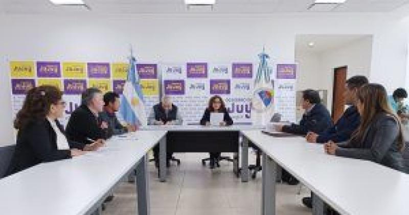 Educacioacuten y gremios docentes buscan soluciones a diferentes planteos