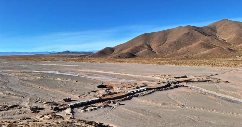 Obras del puente sobre el Riacuteo Las Burras avanzan en un 85-en-porciento-