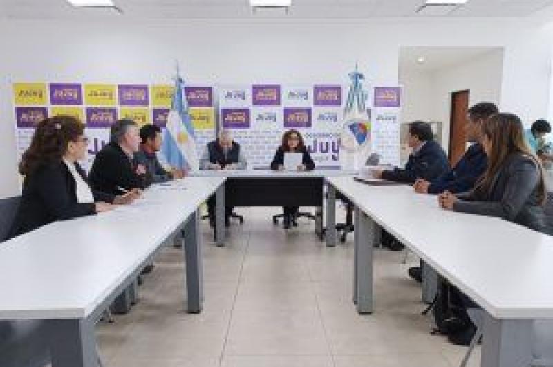 Educacioacuten y gremios docentes buscan soluciones a diferentes planteos