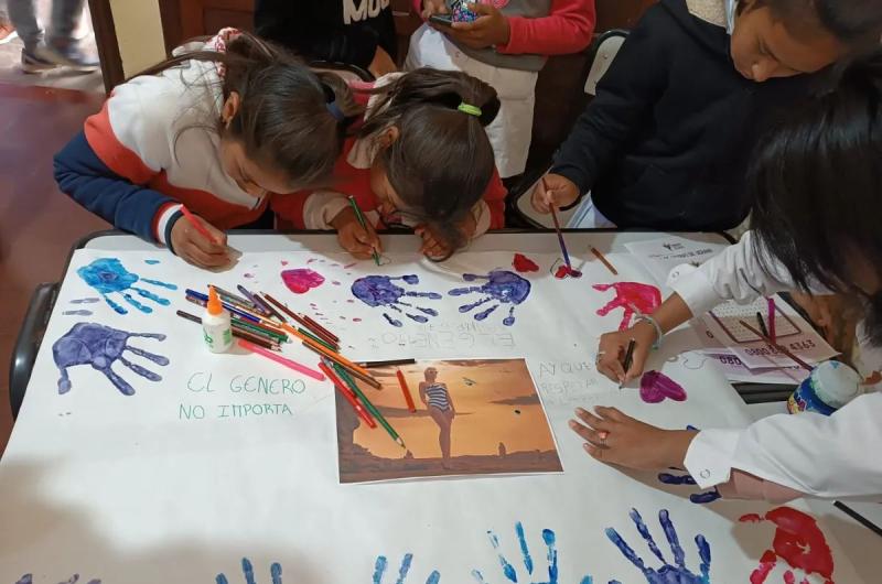 Dictaron un taller de igualdad de derechos en escuela primaria de San Antonio