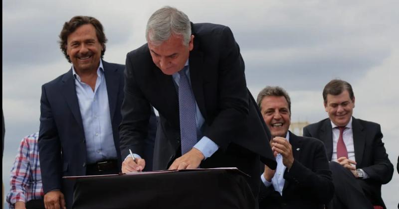 Tras firmar acuerdos sobre energiacutea Morales inaugura juntoa Bullrich 8 nuevas escuelas 