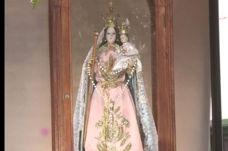 Entronizacioacuten de imagen de la Virgen del Rosario de Riacuteo Blanco y Paypaya