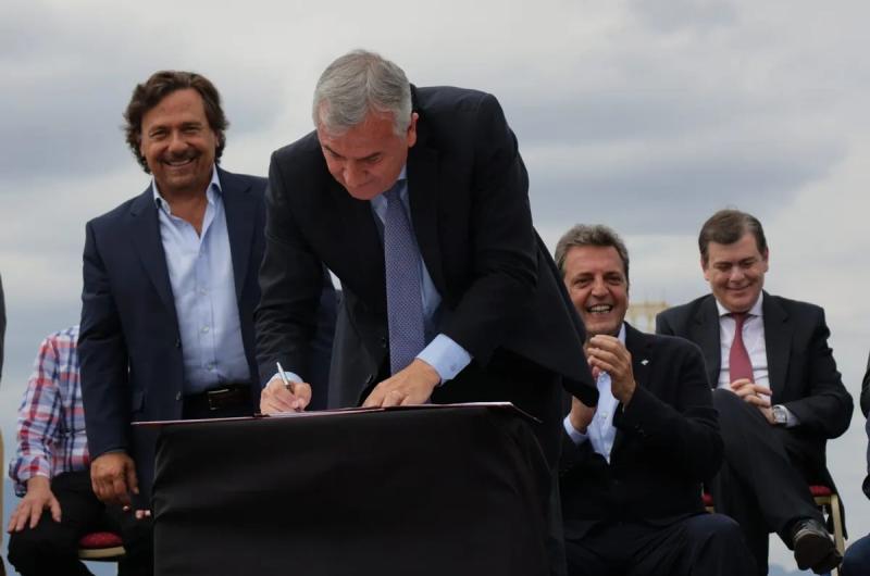 Tras firmar acuerdos sobre energiacutea Morales inaugura juntoa Bullrich 8 nuevas escuelas 