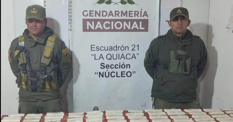 La Quiaca- un peruano trasladaba 10 kilos de cocaiacutena camufladas en dos reposeras