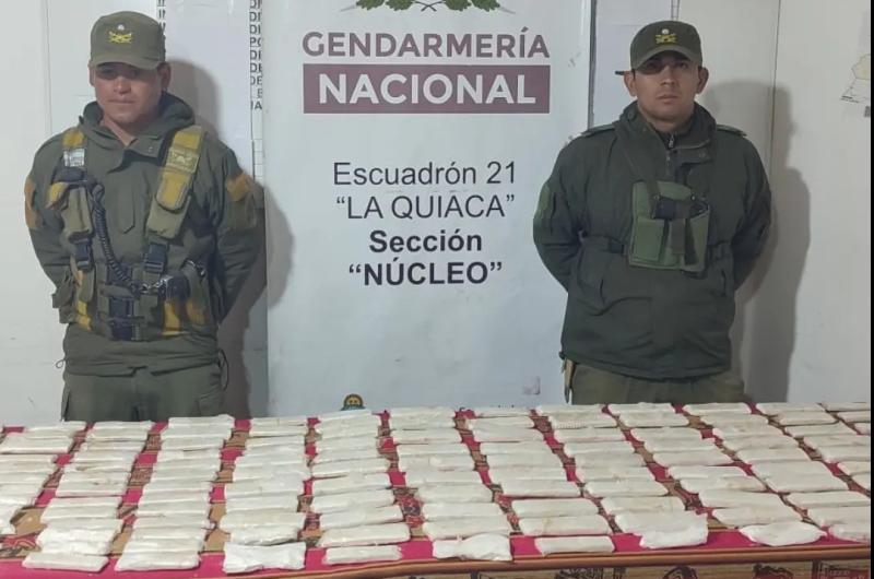 La Quiaca- un peruano trasladaba 10 kilos de cocaiacutena camufladas en dos reposeras