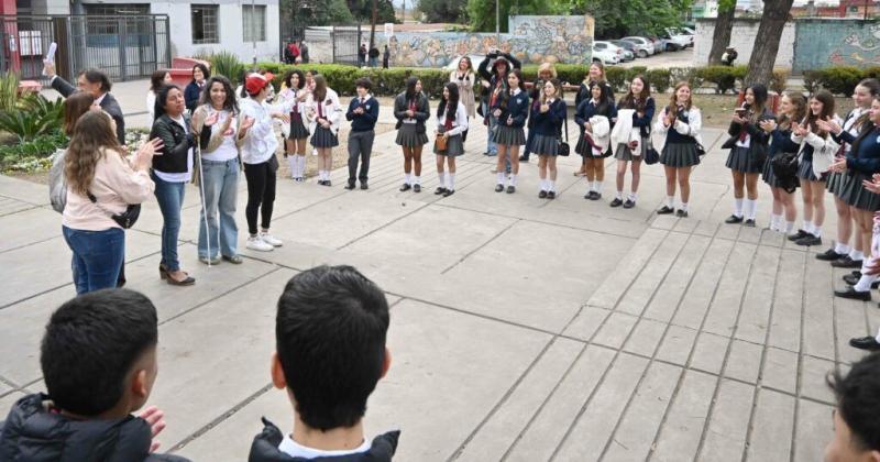 Menciones especiales a tres colegios que presentaron carrozas inclusivas en la FNE